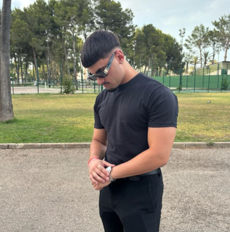 <em>Alejandro V.</em>